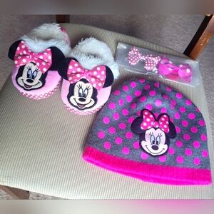 Minnie Mouse Disney  Junior S(5-6)Toddler Girl's slippers&hat and 2 hair…